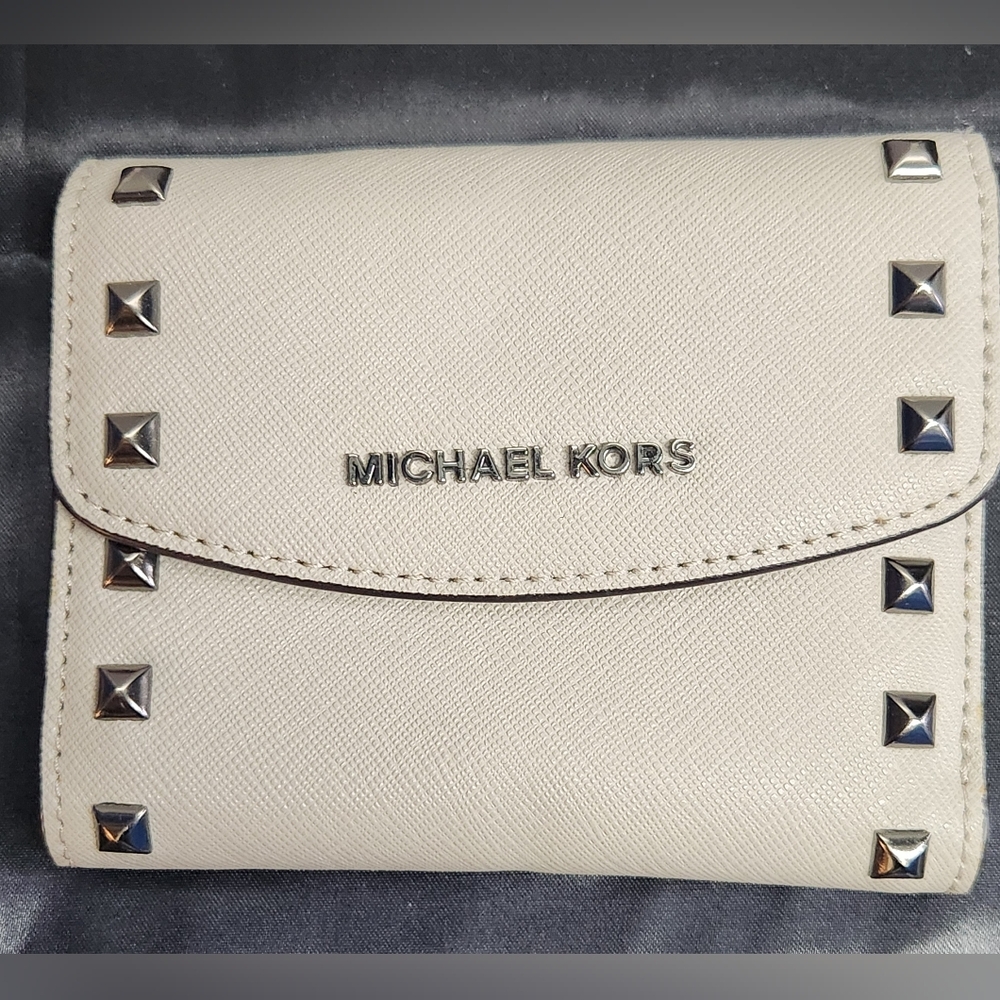 Michael Kors Ava Studded Carryall Card Wallet Leather Light Gray Cement
